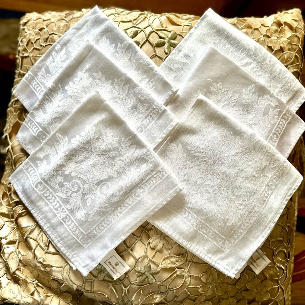 NEW WATERFORD 6 WHITE DAMASK NAPKINS - Picture 8 of 9